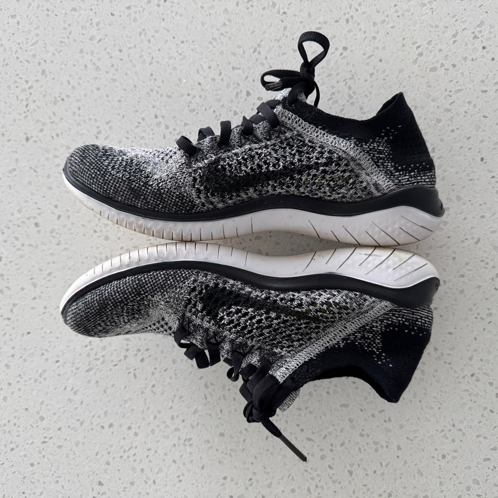 Nike Fly knit Black and Gray Sneakers / Running Shoes